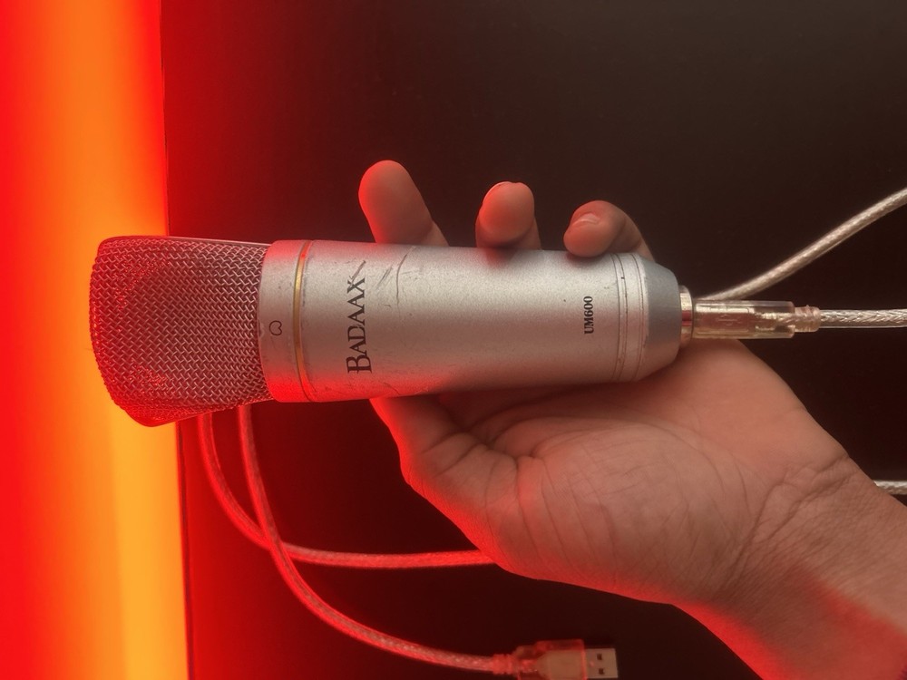 Badaax UM600 USB Handheld/Stand-Held Microphone Silver