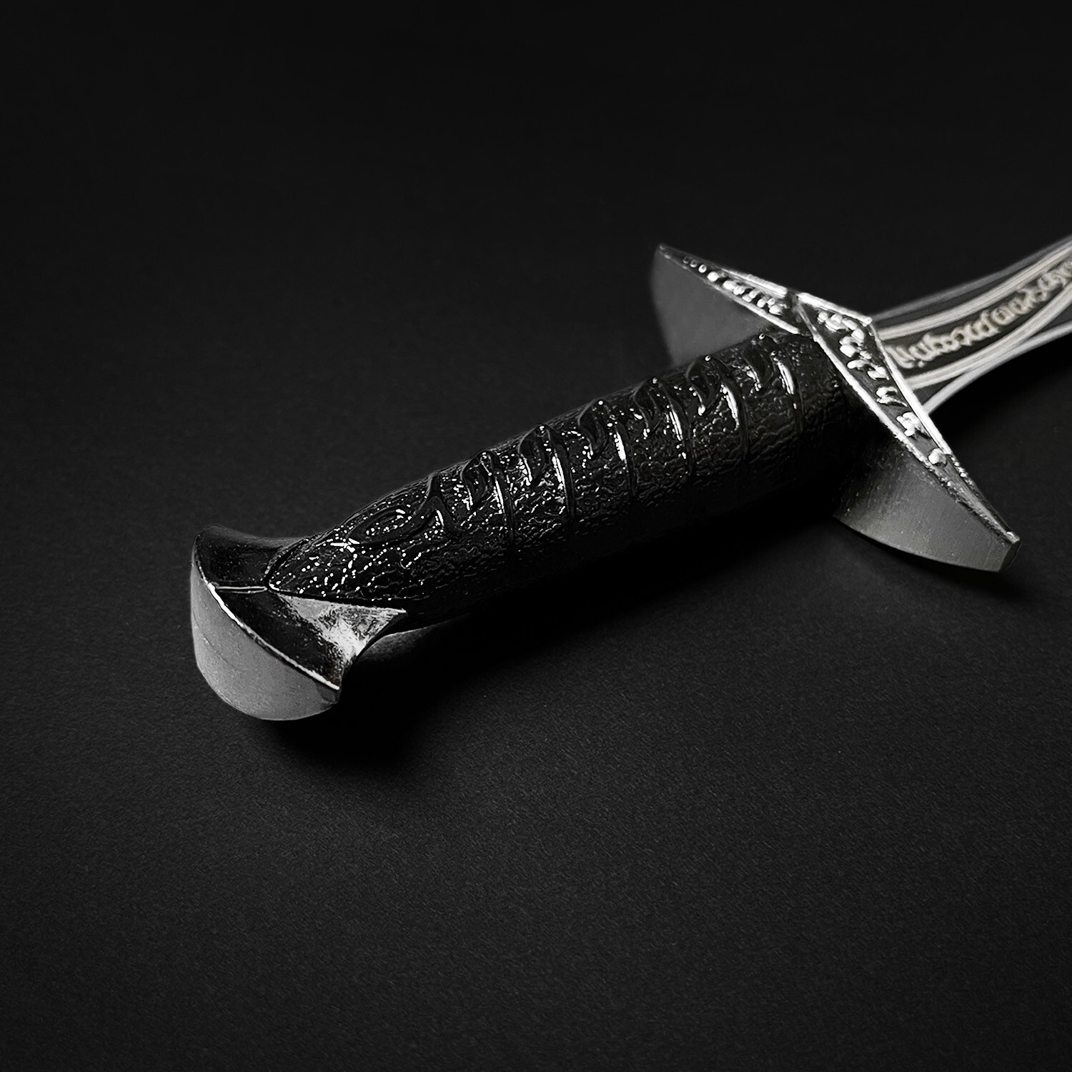 11" The Hobbit Fantasy Black Sword Dagger Replica (Sting)