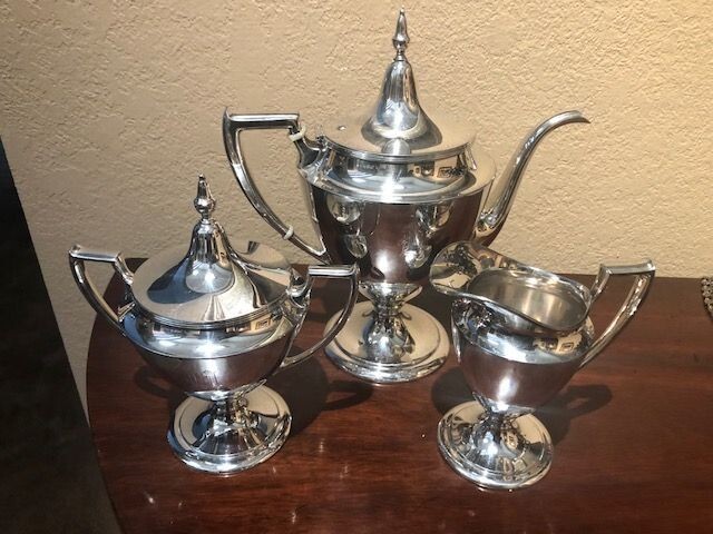 Beautiful PAIRPOINT SHEFFIELD SILVER PLATED 3 pc. Coffee Set EXC. COND.
