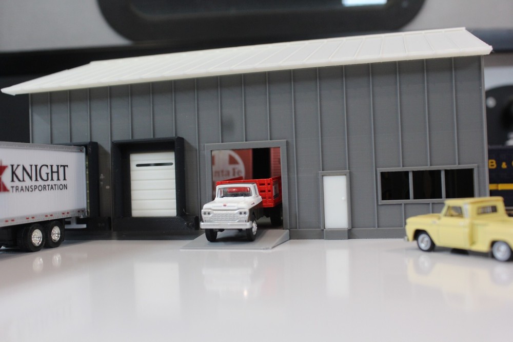 224166 HO- Scale Product transfer building