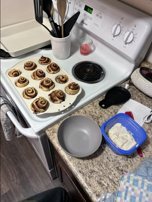 New 22PCS Nonstick Baking Pans Set Stackable 450°F Oven Safe Cream