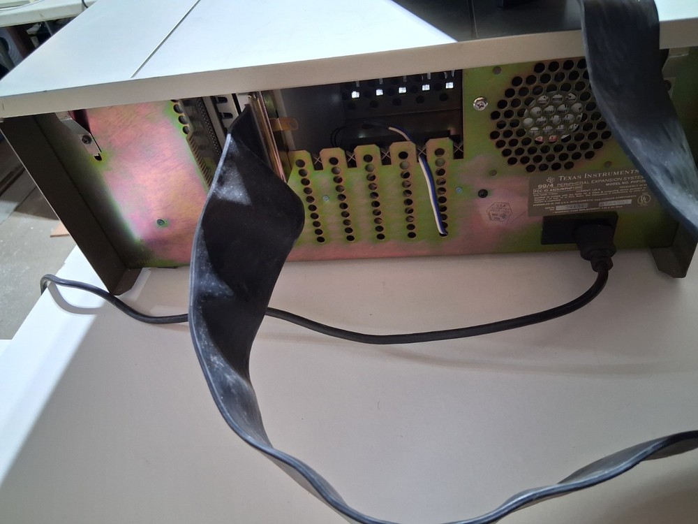Texas Instruments PHP1200 Peripheral Expansion System Box 4 TI-99 4A - Powers On
