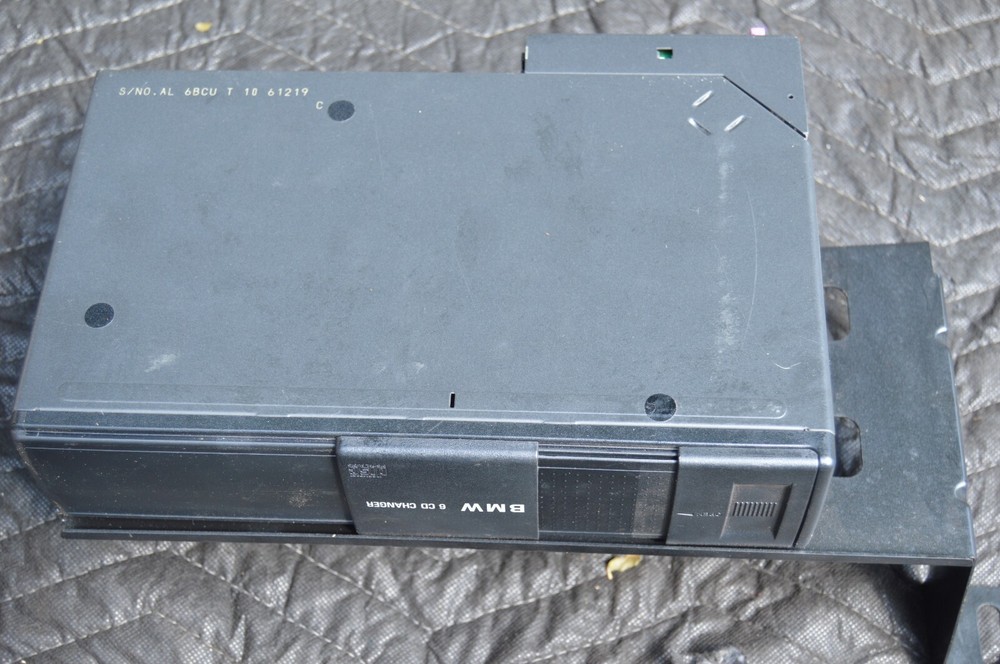 BMW E36 6CD CHANGER 82111468014 MODEL NO. TR1003 WITH BRACKET