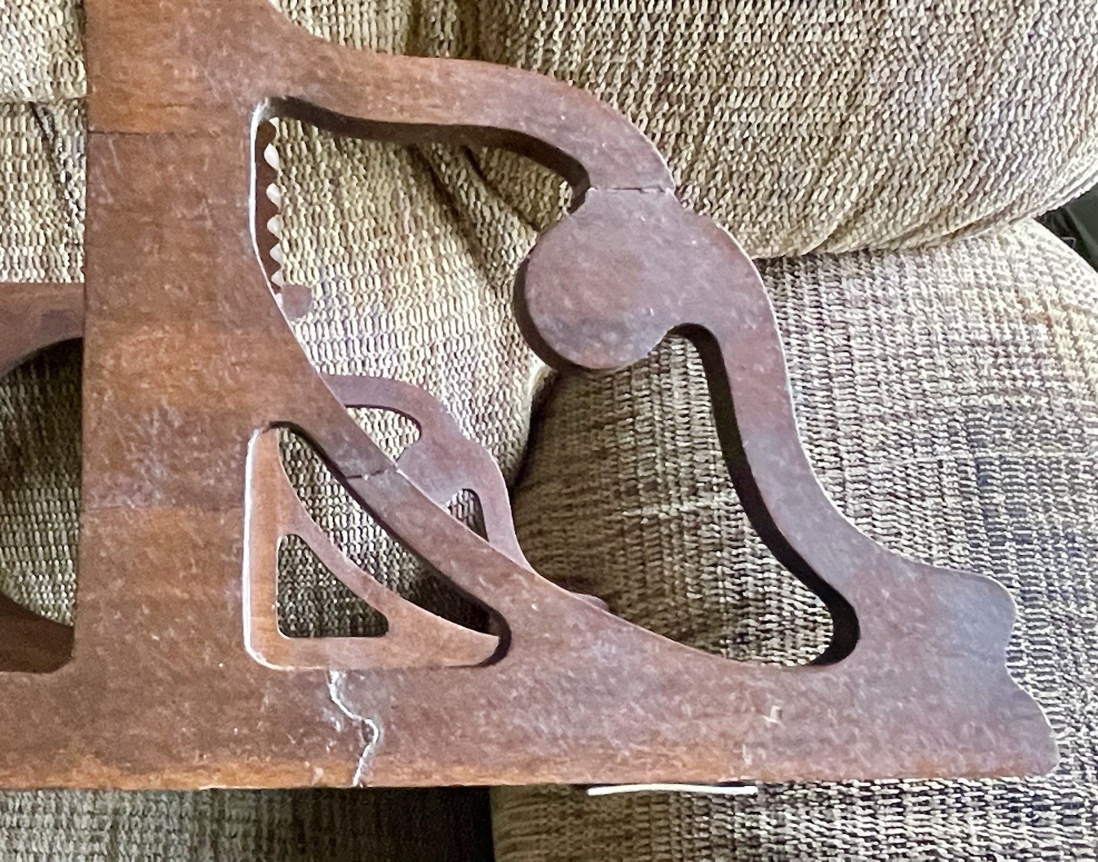 ANTIQUE? ENGLISH EDWARDIAN CARVED MAHOGANY HANGING ETAGERE WALL SHELF! LOVELY!