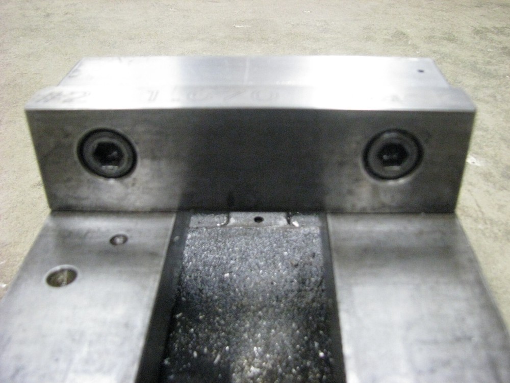 Kurt Type Angle Lock Mill Vise 6"