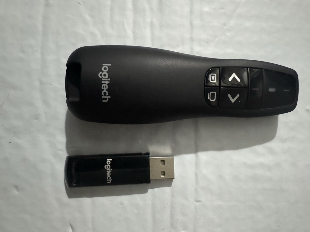 Logitech R400 Wireless Laser Pointer Presentation Remote with USB & Case Black