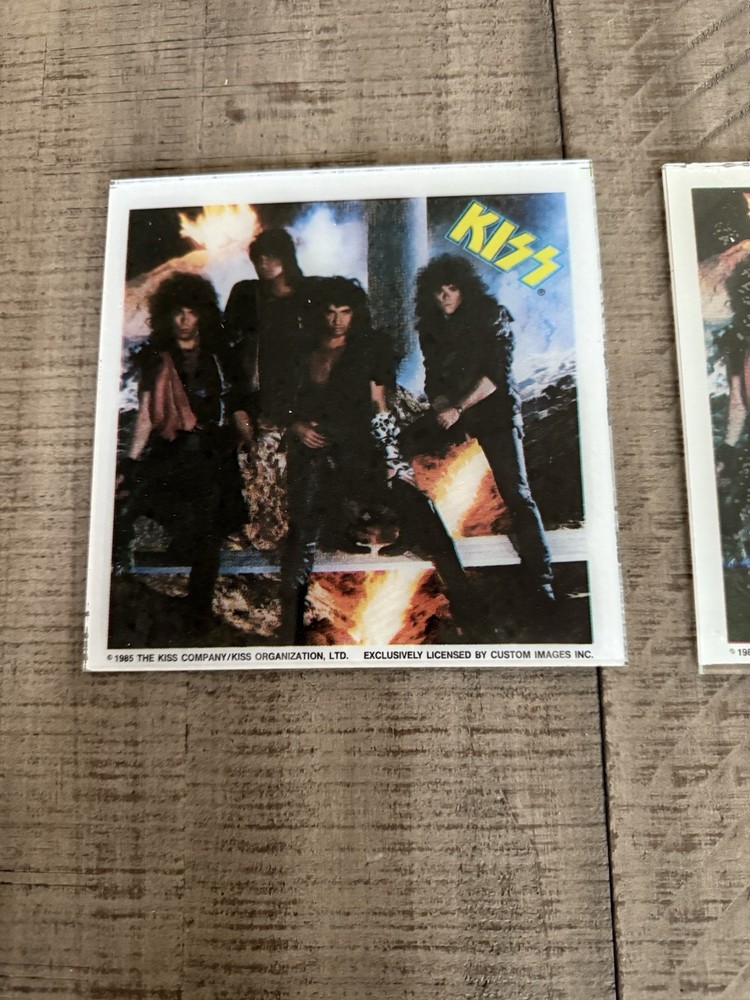 Kiss Animalize Glass Tiles 6x6