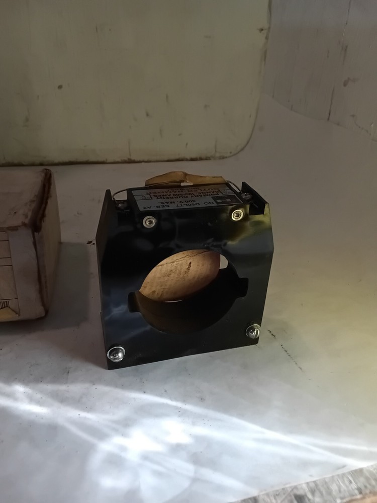 Cutler Hammer D60LT7 Current Transformer Series A2 600v Max (D4B)