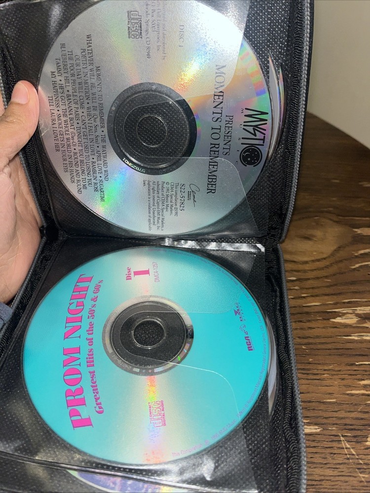 Logic Case 32 Disc Zippered Storage