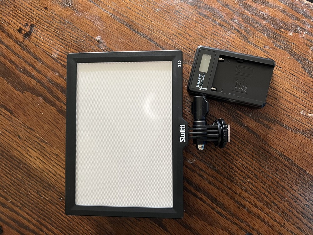 Switti LCD Sony Continuous Light Horseshoe Flash
