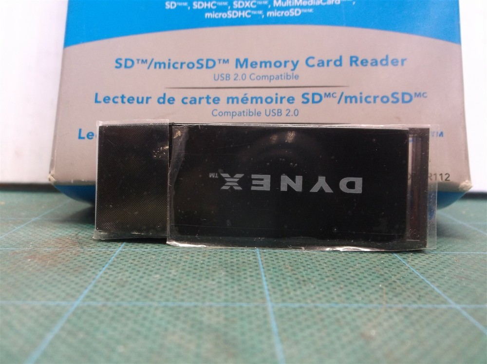 Dynex USB 2.0 2-in-1 Memory Card Reader DX-CR112 dg2