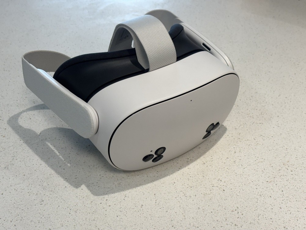 *Excellent* Meta Oculus Quest 3s 128GB HEADSET ONLY
