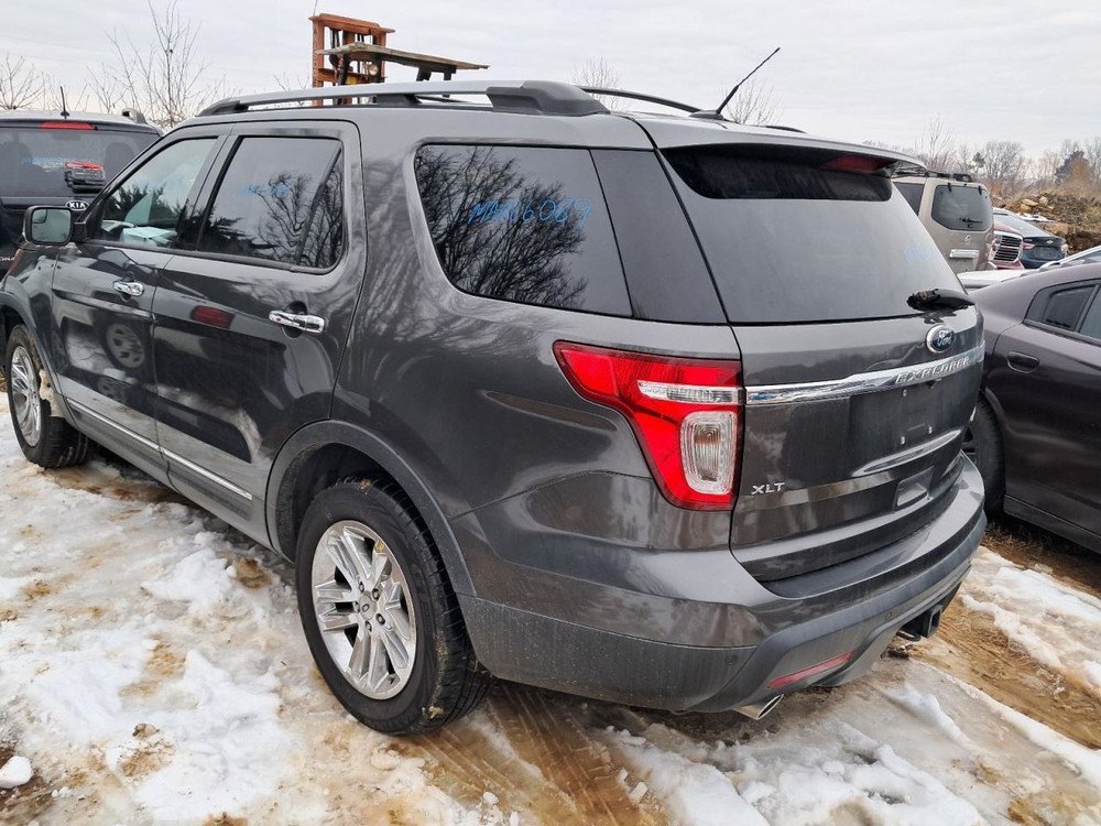 EXPLORER 2015 Glove Box 4956094