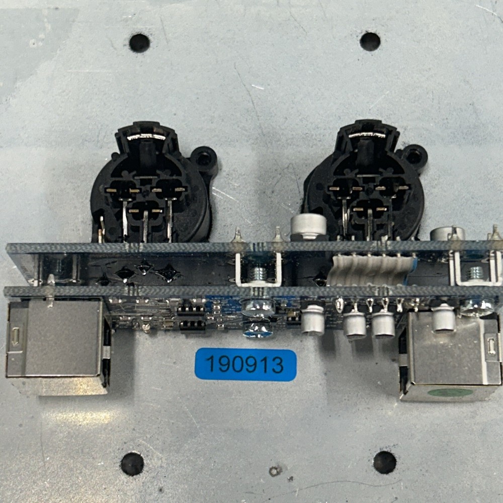 Cloud Active Input Plate With Two Balanced Female XLR Inputs, US Medium. Black