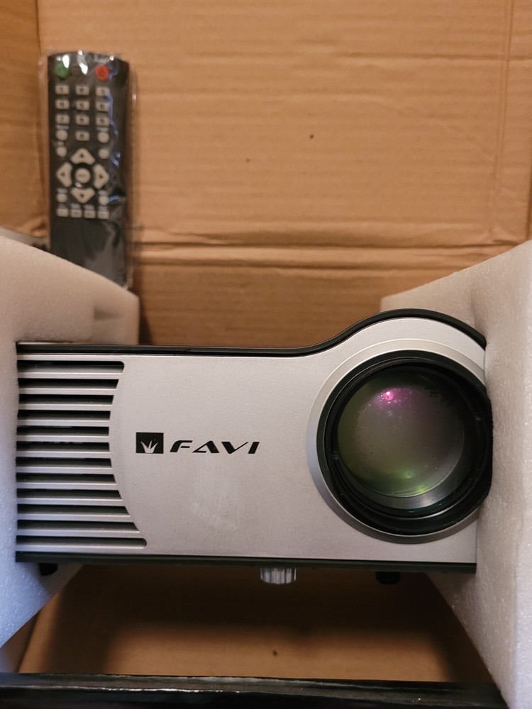 FAVI RioHD-LED Portable Projector & Remote Control Only UNTESTED AS IS READ