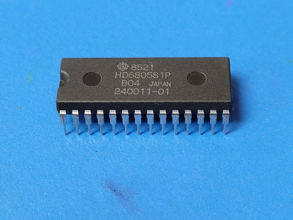 (1 PC) HD6805S1P HITACHI 8-BIT, OTPROM, 1MHz, MICROCONTROLLER, PDIP28