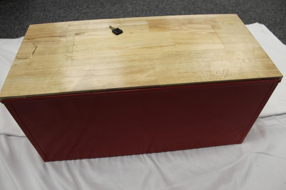 Craftsman Middle Tool Chest Locking 3 Drawer 2000 Series 26" Width (B)