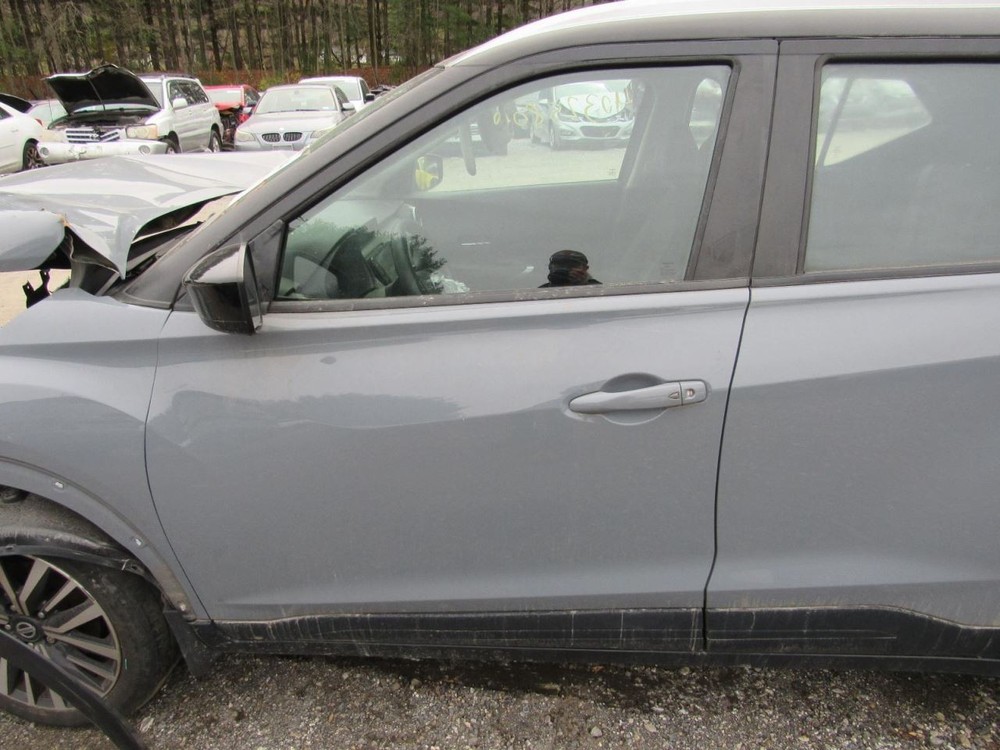 KICKS 2021 Glove Box 1009785