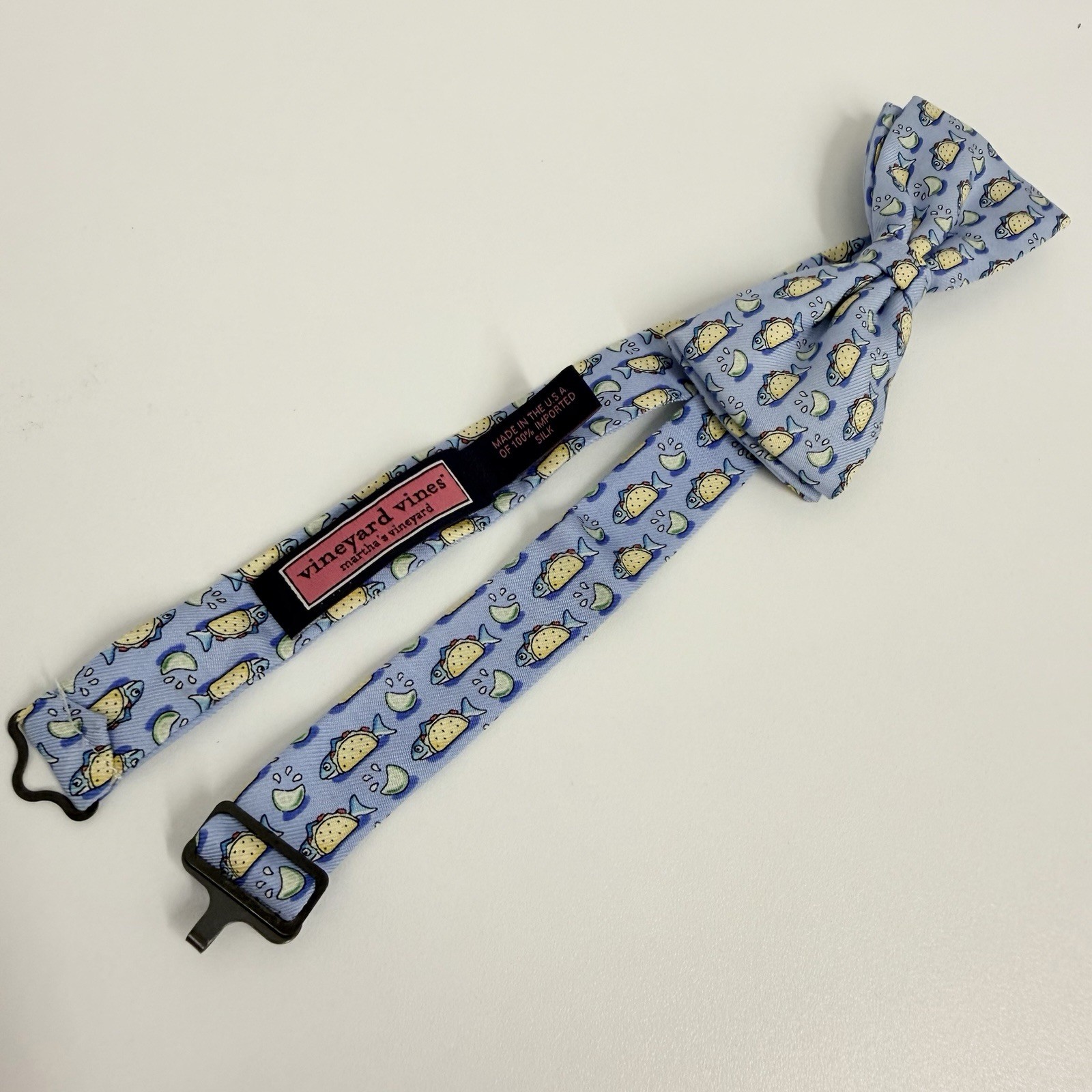 Vineyard Vines NEW Boy's Bow Tie "Fish Tacos" Blue Silk USA 2" (W) x 16.5" (L)