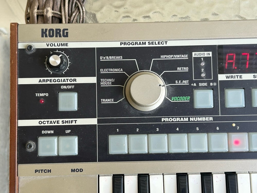 KORG microKORG 37-Key Synthesizer Vocoder ***Working***