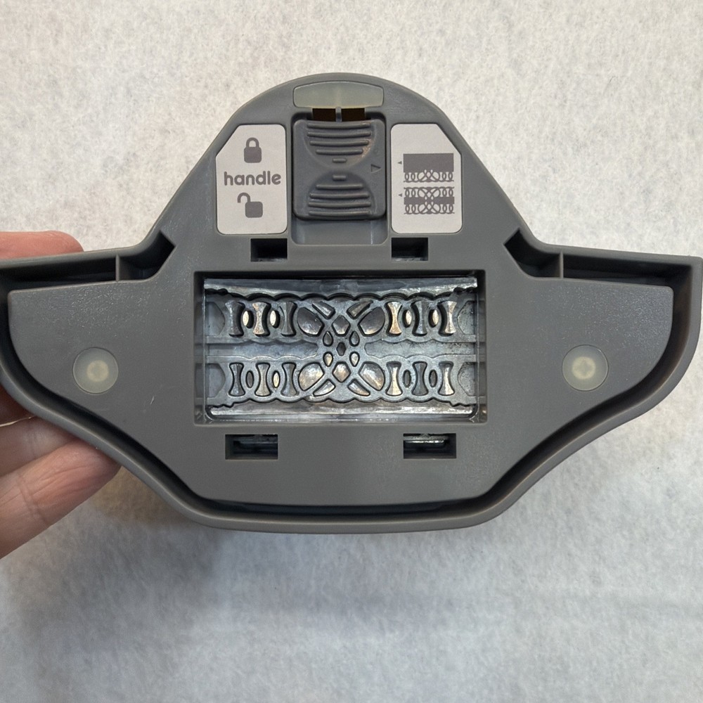 We R Memory Keepers Edge Border Paper Punch LOOP NEW