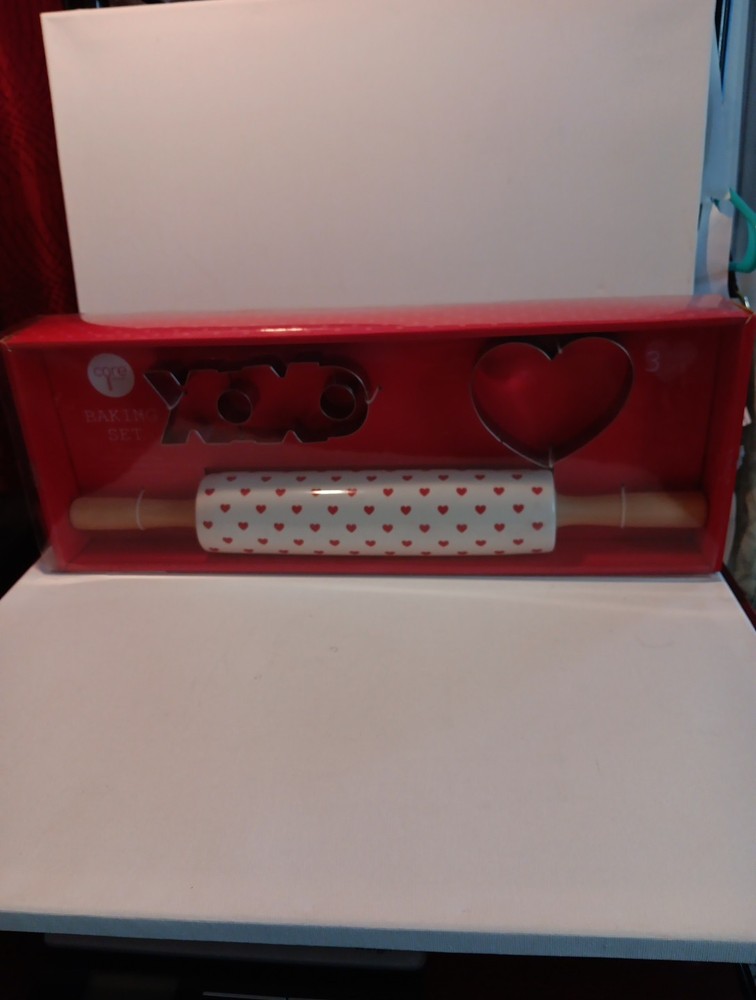 Core Kitchen 3 piece Bakeware Set Bake Set NEW. Gift Idea X0/ Heart Shape