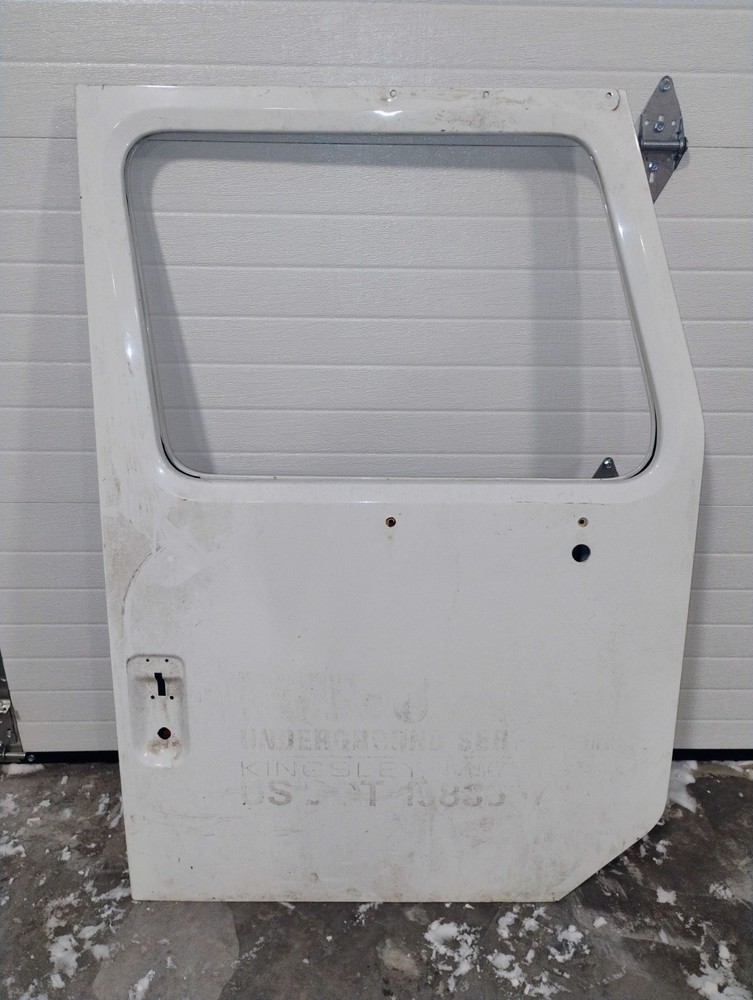 International Navistar Right Side / Passenger Door Shell