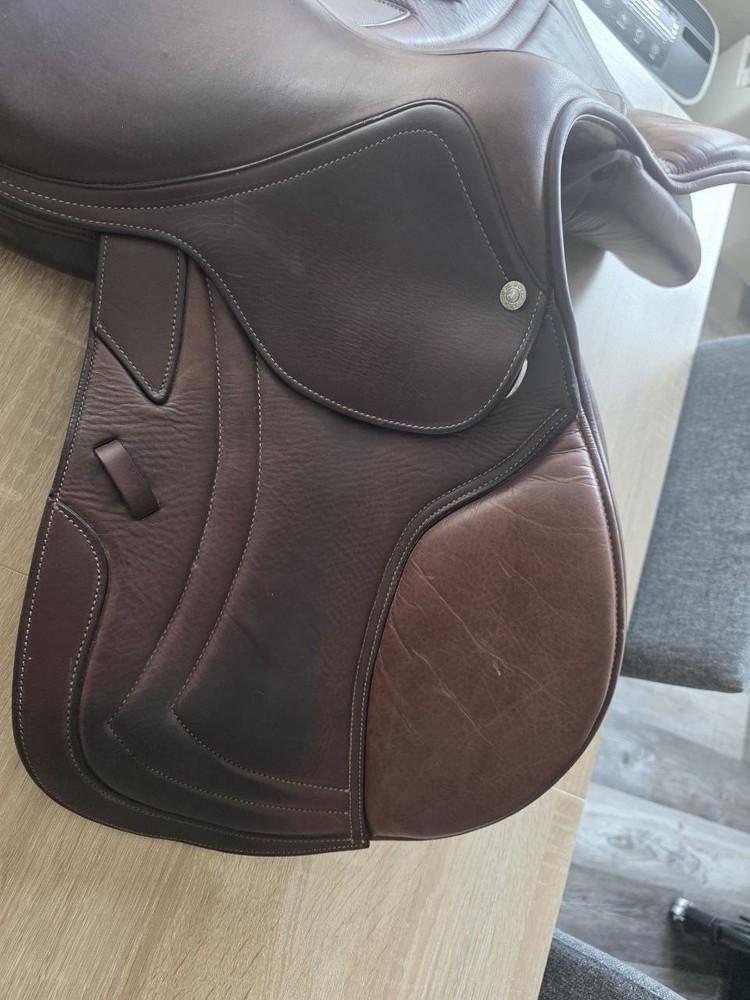 Devoucoux Brown Leather Jump Saddle + Wall Mount Rack