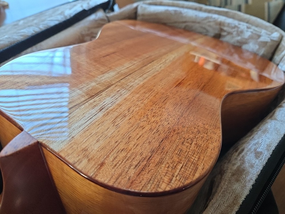Kanile'a KSR T Tenor Ukulele Solid Koa Gloss with Case