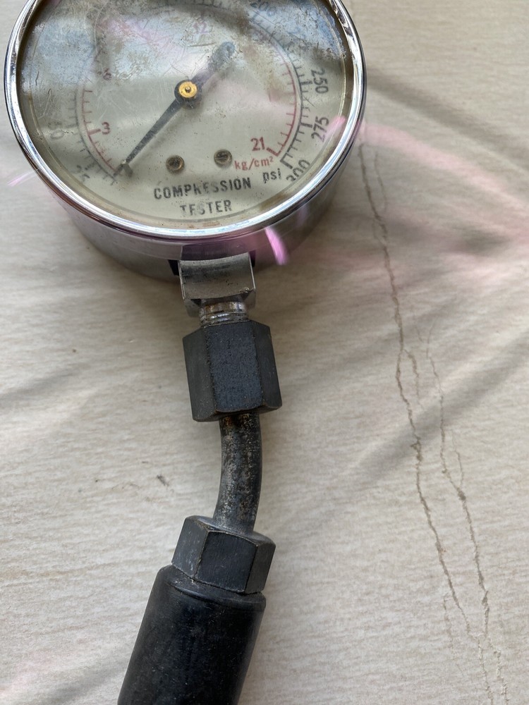vintage 0-300 PSI compression tester untested used