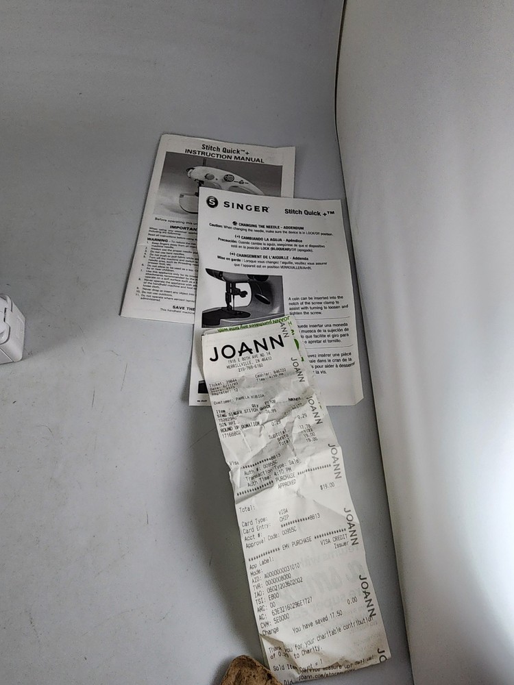 Singer Stitch Quick + Two Thread Hand Held Mending Machine White