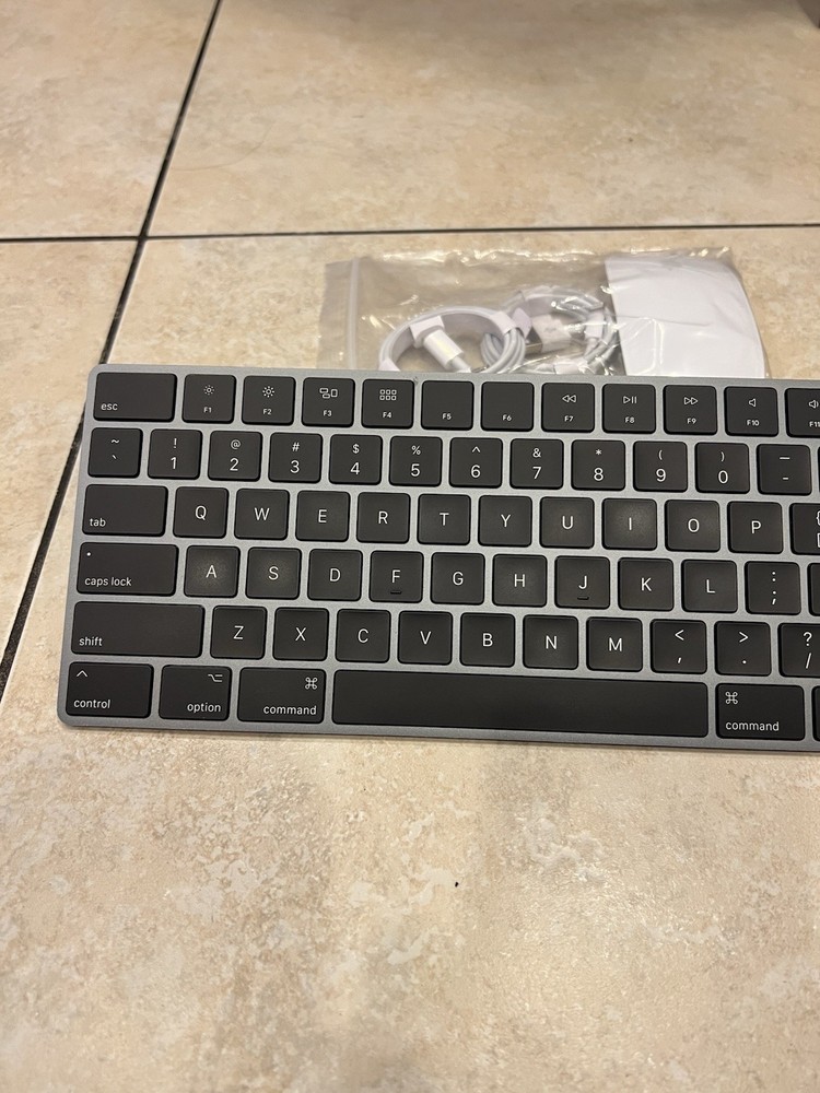 Apple A1843 Wireless Bluetooth Magic Keyboard With Numeric Keypad BLACK !