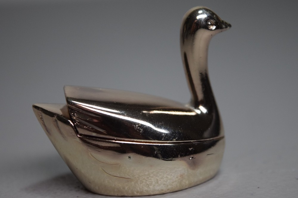 Wm. A. Rogers. Oneida Silversmiths Tarnish Resistant Silver Salt Cellar Swan