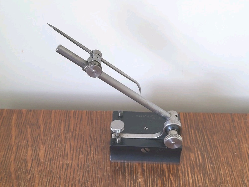 Starrett No. 56A Toolmakers' Universal Surface Gage w/4" Spindle & 3" Scriber