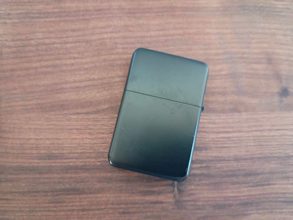 Windproof Refillable Oil Lighter Black Pot Leaf