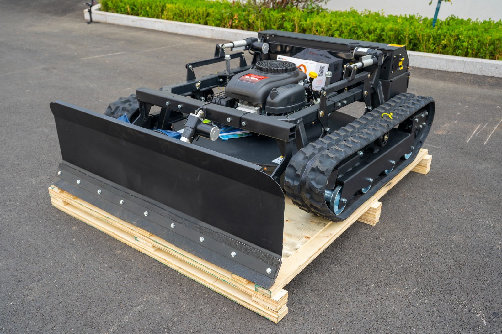 22hp robotic lawnmower on sale! Robotic snowplow on sale! Detachable push blade