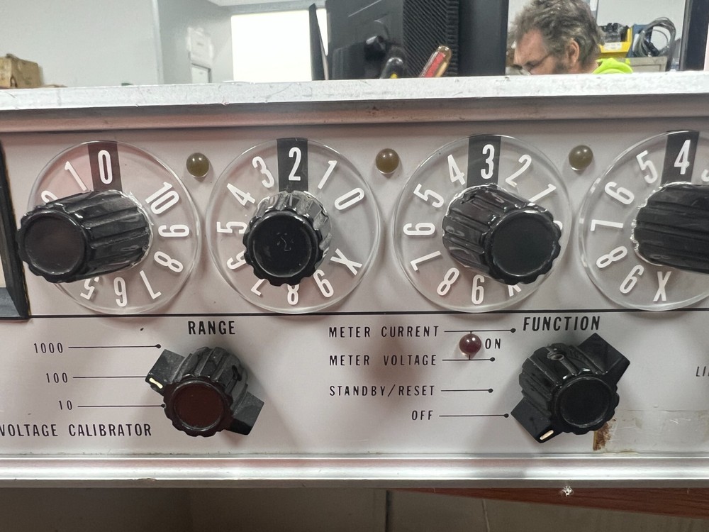 👀 FLUKE 341A DC VOLTAGE CALIBRATOR