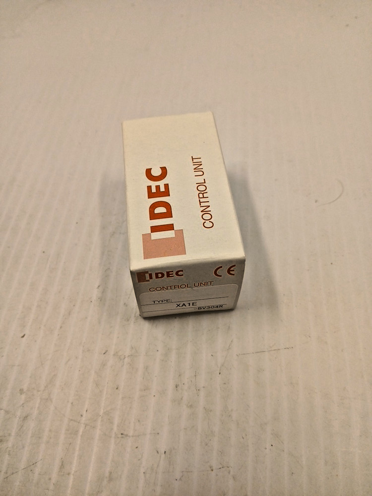 IDEC XA1E-BV304R  Button switch