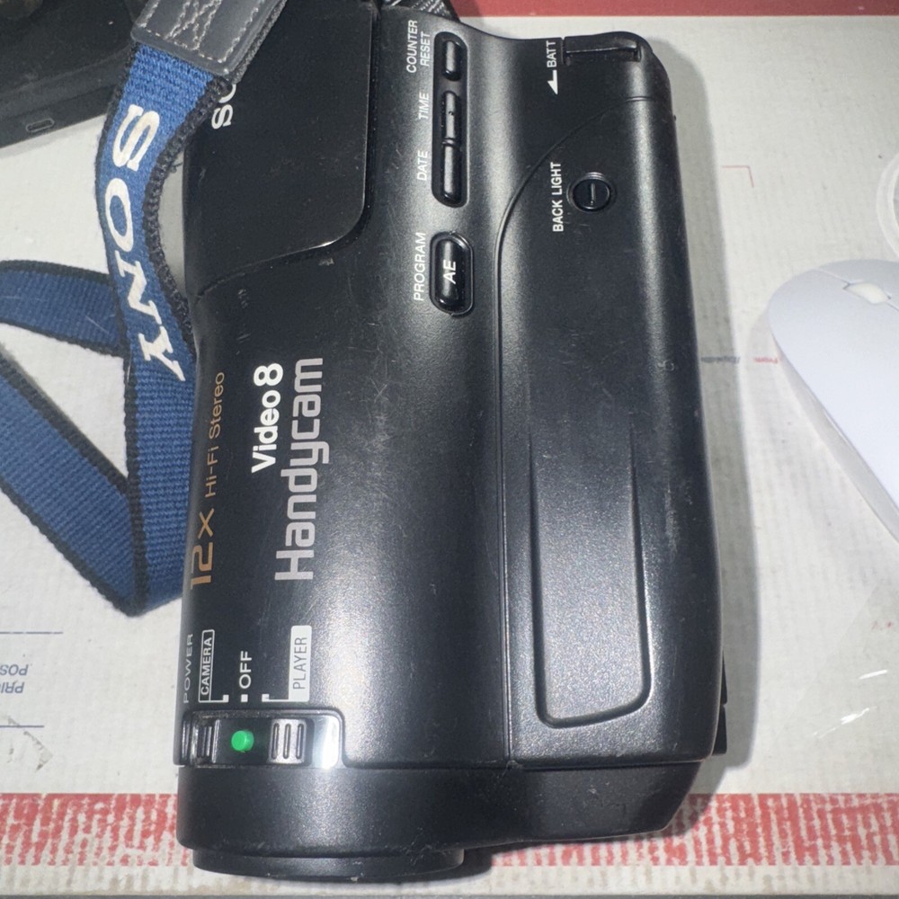 Sony CCD-TR80 Video Camera Recorder with Battery