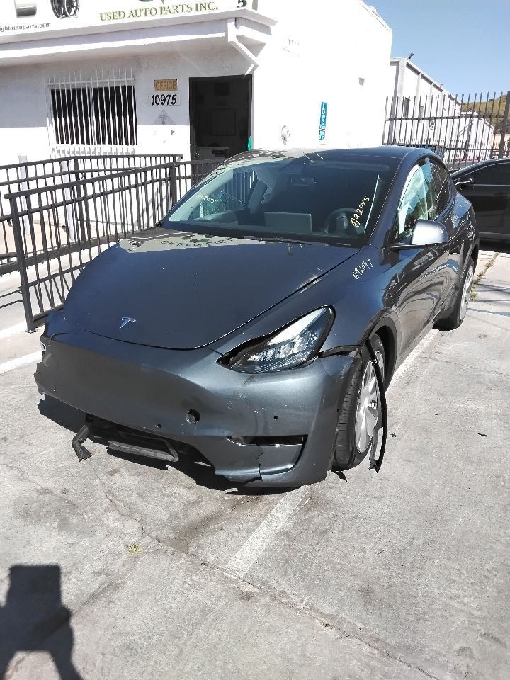 TESLA Y   2021 Camera/Projector 131745
