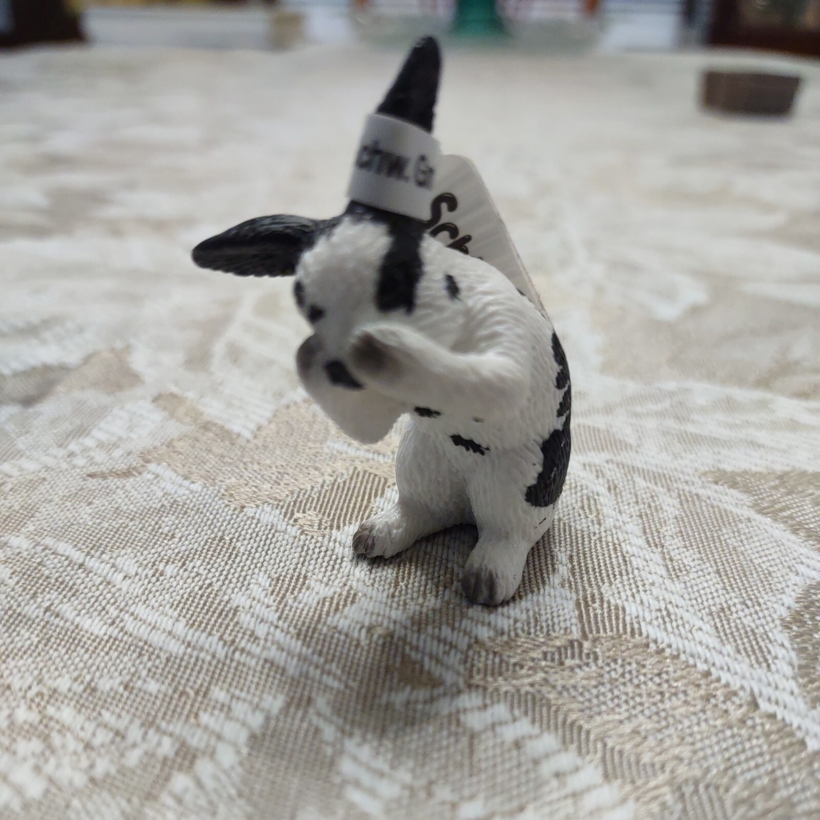 2010 New Schleich Grooming Bunny Rabbit 13698