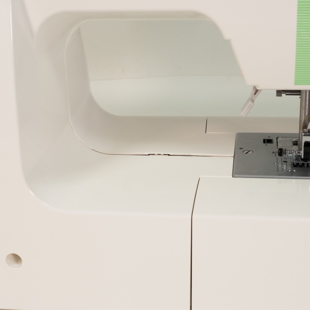 SINGER Quantum Stylist 9960 Computerized Sewing & Quilting Machine W/ Extension