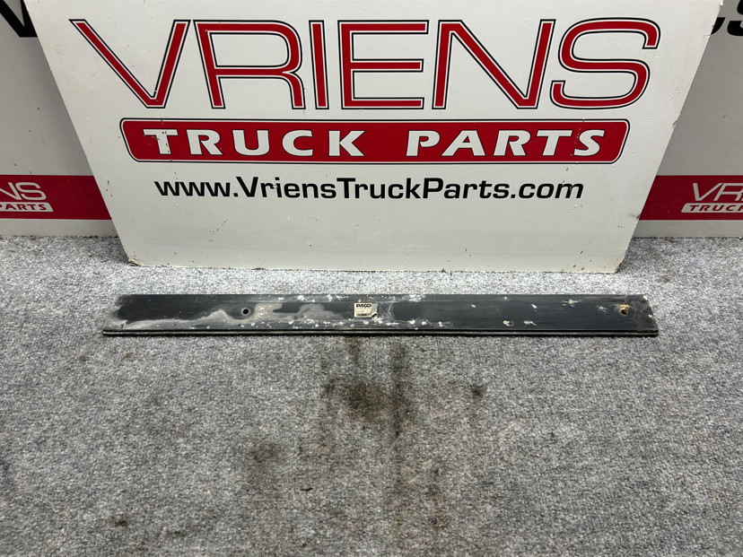 PETERBILT S32-6002-001 INSERT-THRESHOLD LH 630MM SCREW-IN