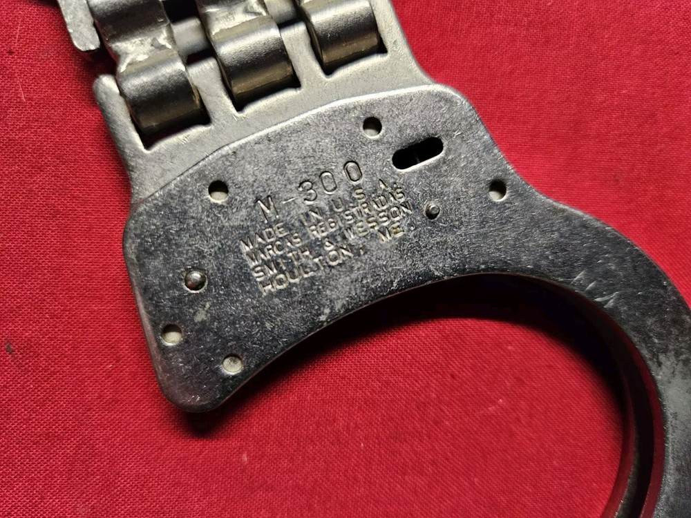 Smith & Wesson M-100 Handcuffs W/Key. Hinged Cuffs.