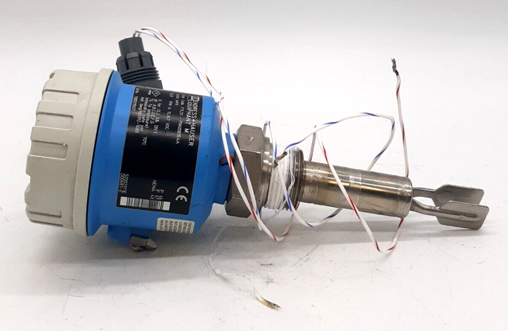 Endress+Hauser FTL51-PGN2DB7E4A Level Switch - BROKEN PLASTIC