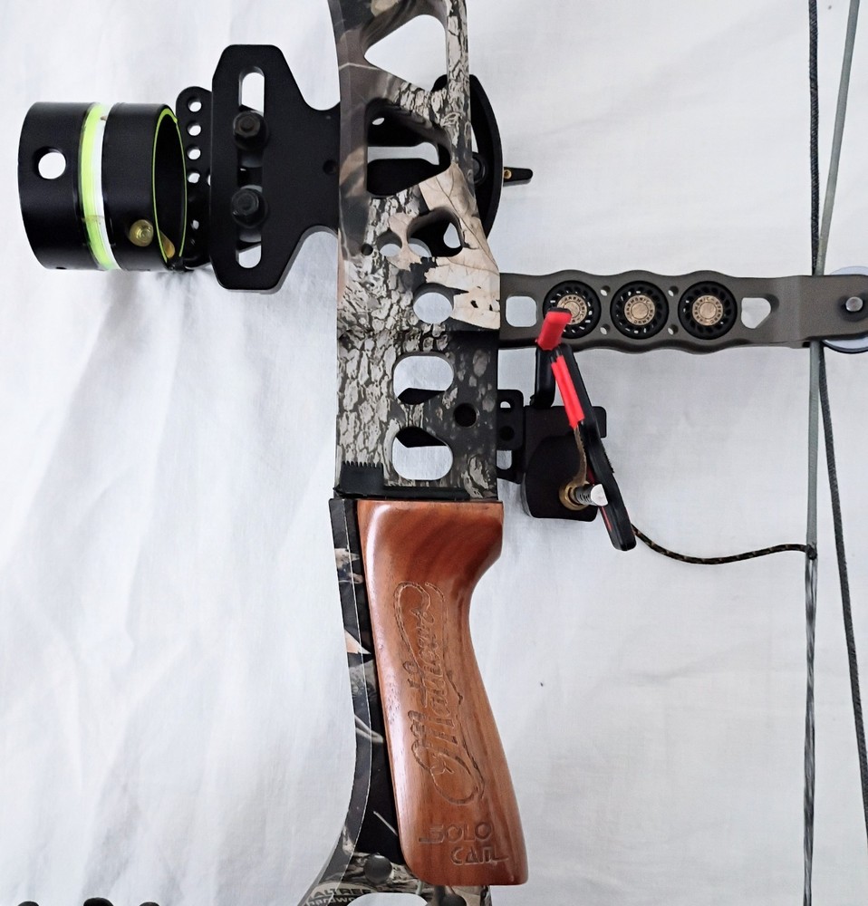 Mathews Switchback XT Compound Bow 27" RH Case Sight Rest Stabilizer Arrows Nice