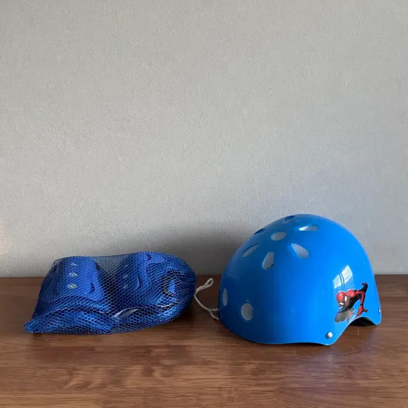 Marvel Spider-Man Kids Helmet & Protective Gear Set