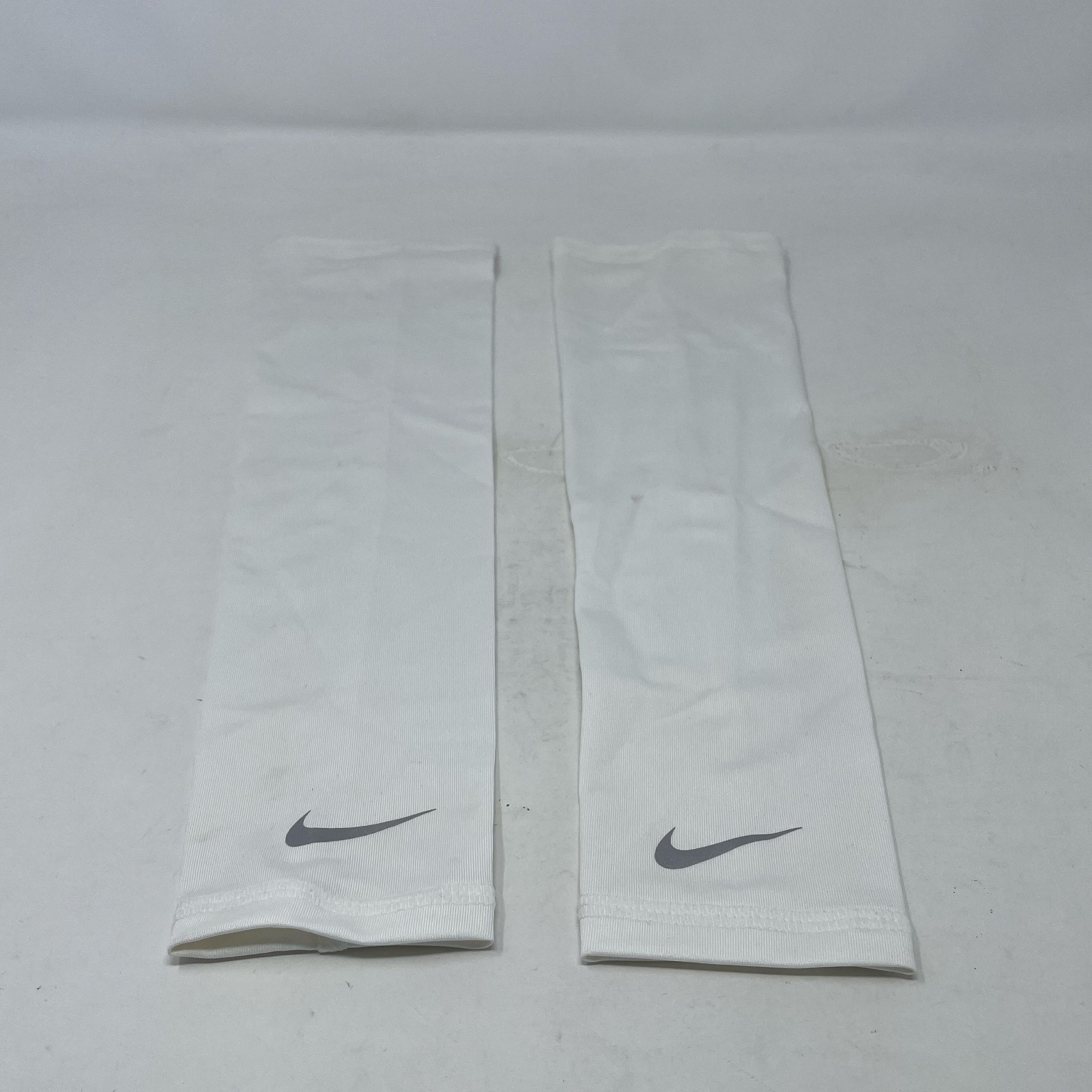 Nike Lightweight Running Arm Sleeves S/M White/Silver Pair