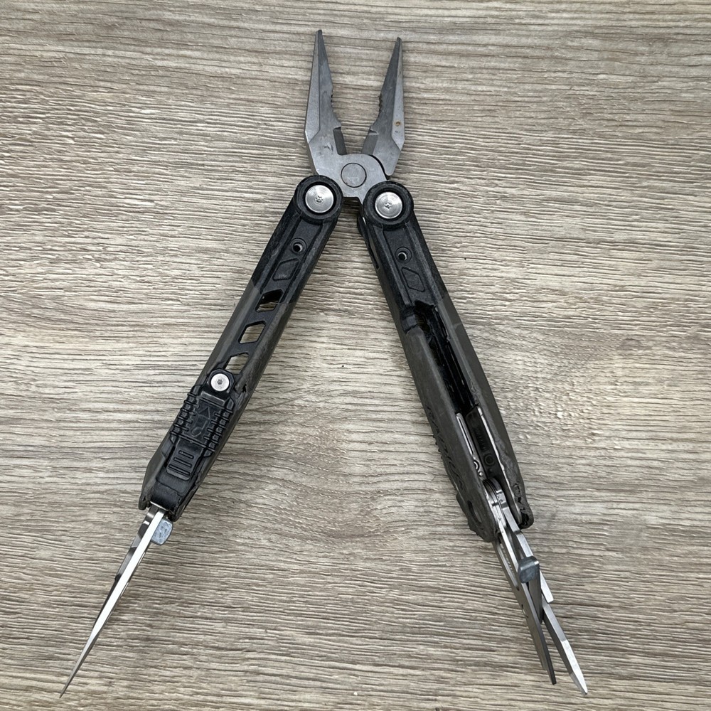 Gerber Radius Multi Tool Ergonomic 8 tool Pliers Knife Screwdriver Multitool