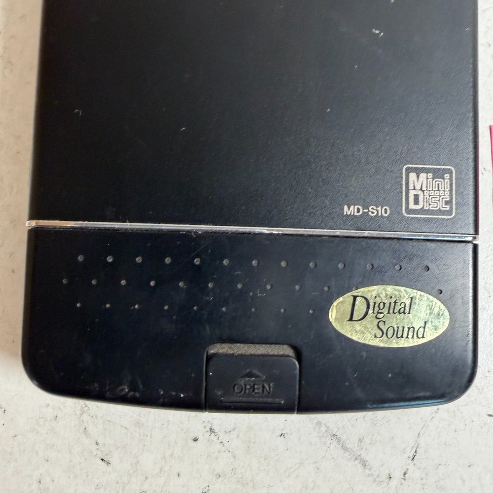 Vintage Sharp MD Walkman MD-S10 Black Portable MiniDisc Player - Untested